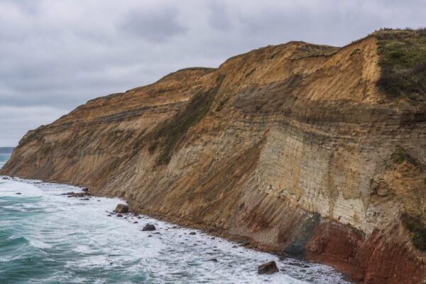 Block Island by the Sea: Bluffs, Shipwrecks, and the Geology of a Wind-Beaten Coast
